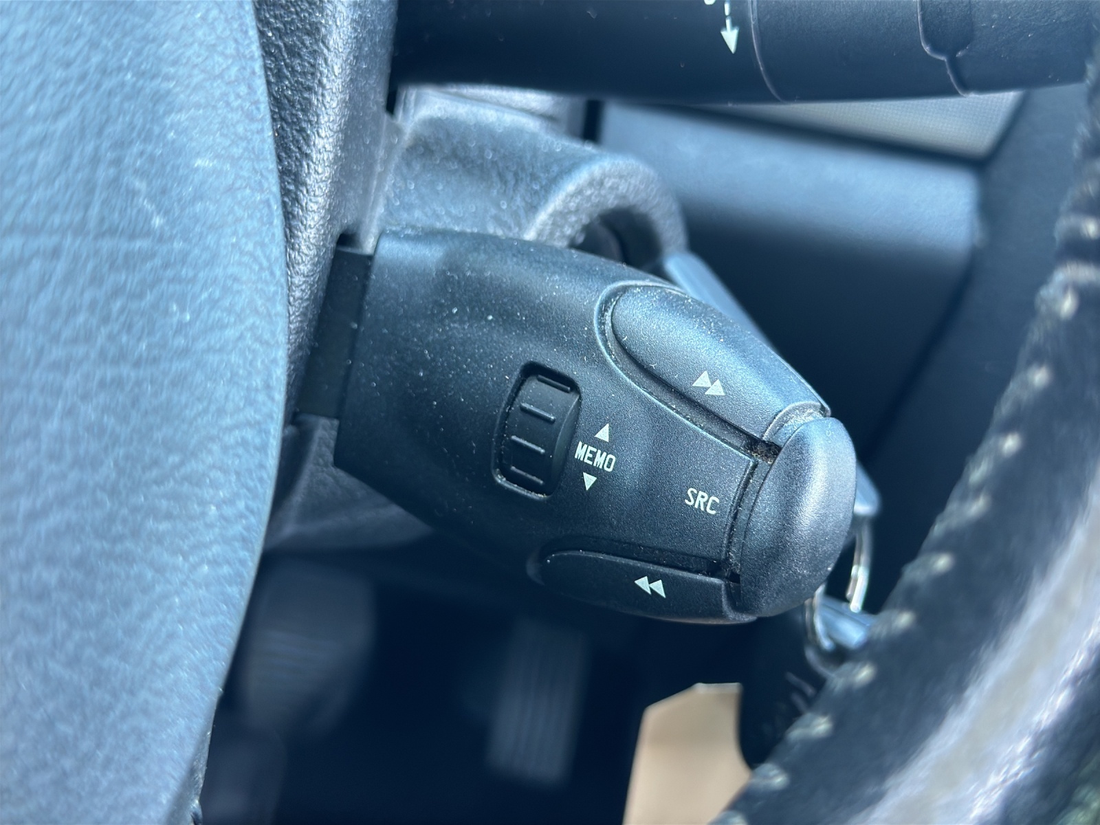 PEUGEOT 407 2.2 HDI Platinium Edition-image-13