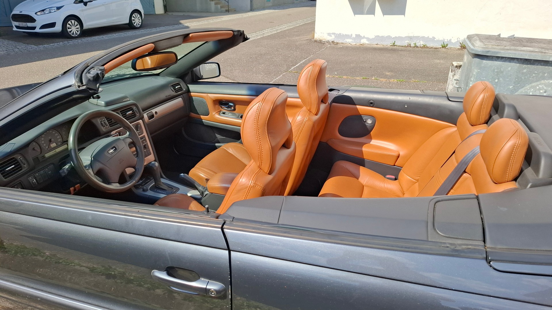 VOLVO C70-image-1