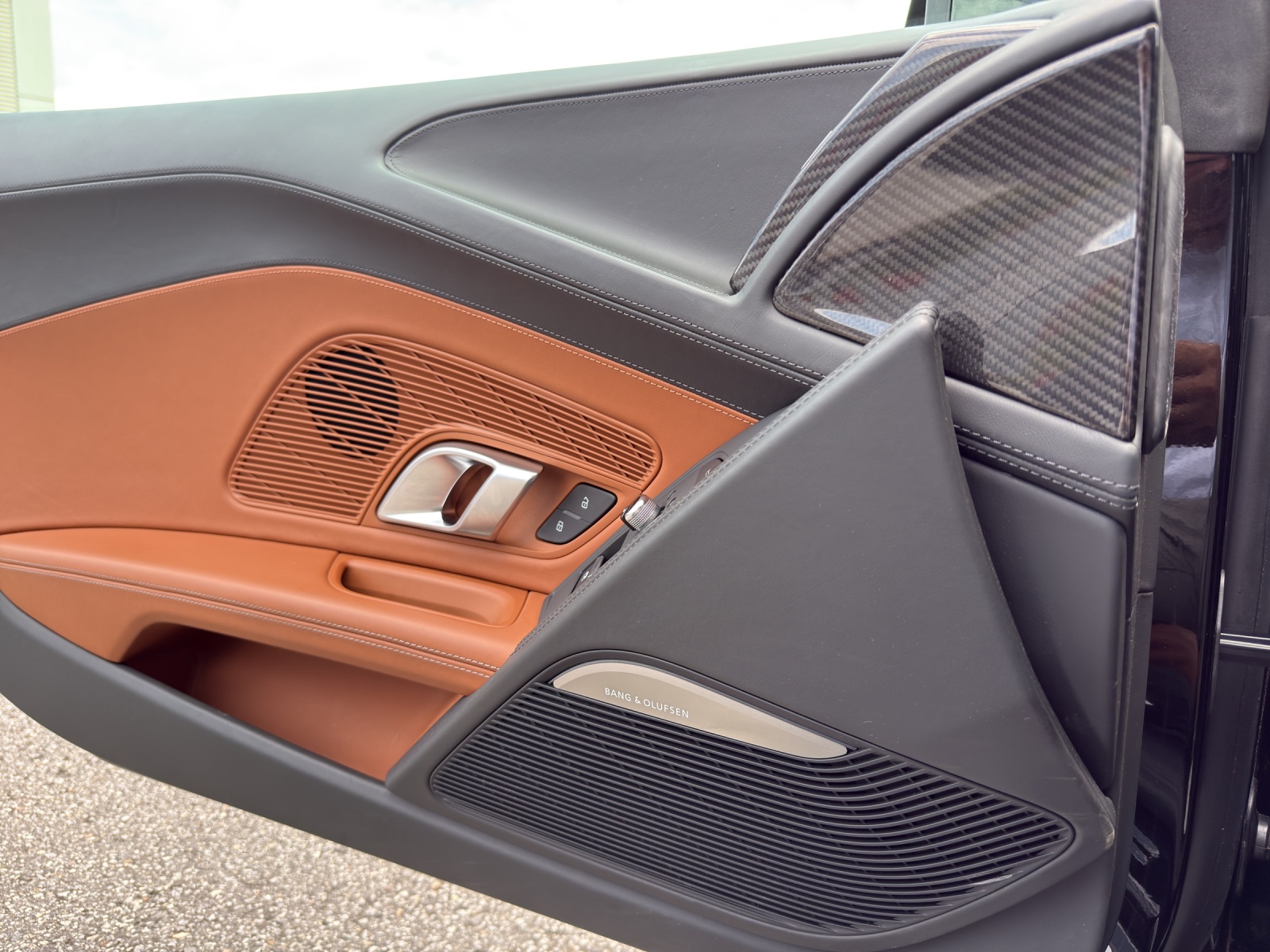 AUDI R8 Spyder performance S-Tronic-image-13