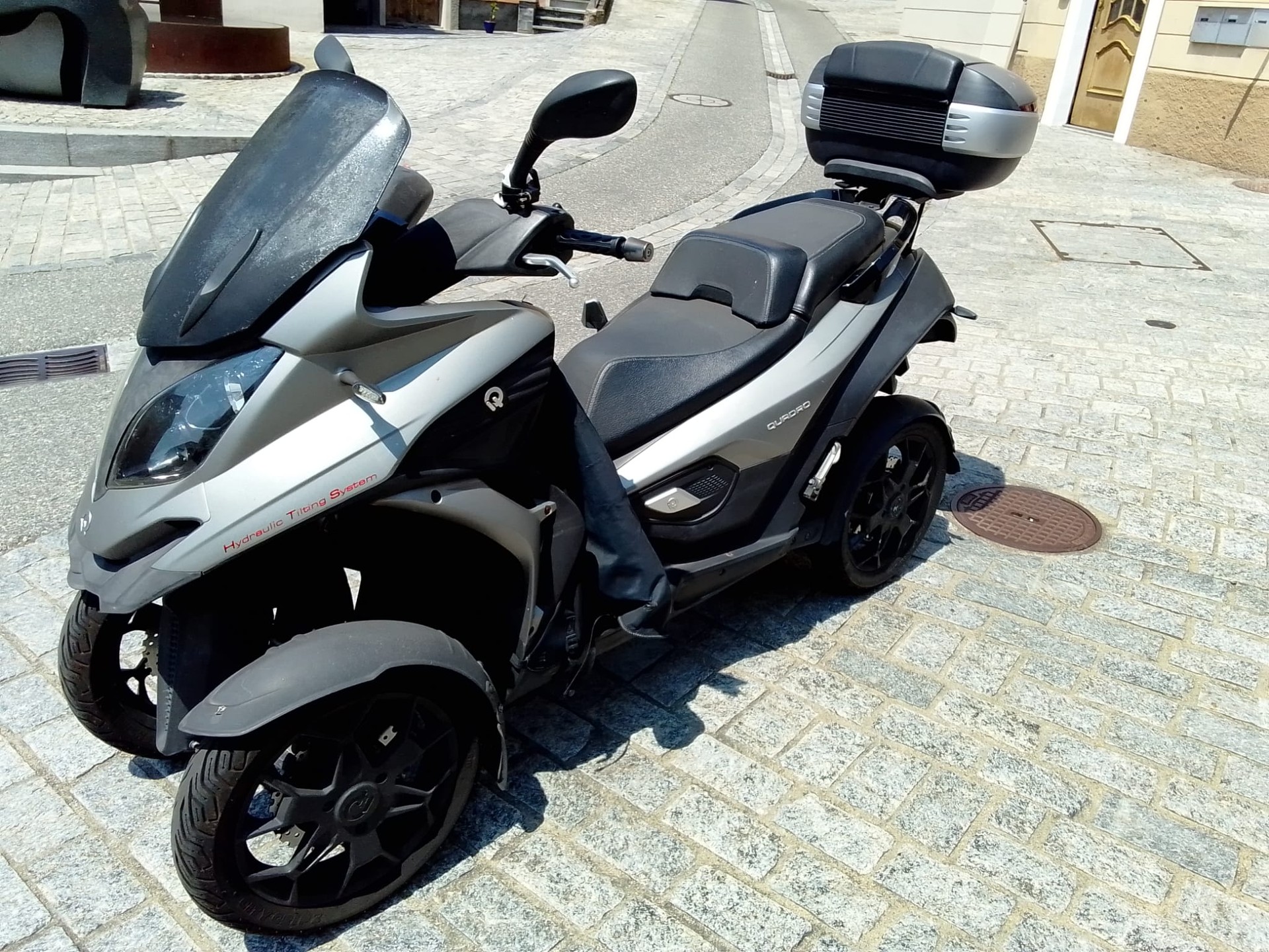 QUADRO 4-image-0