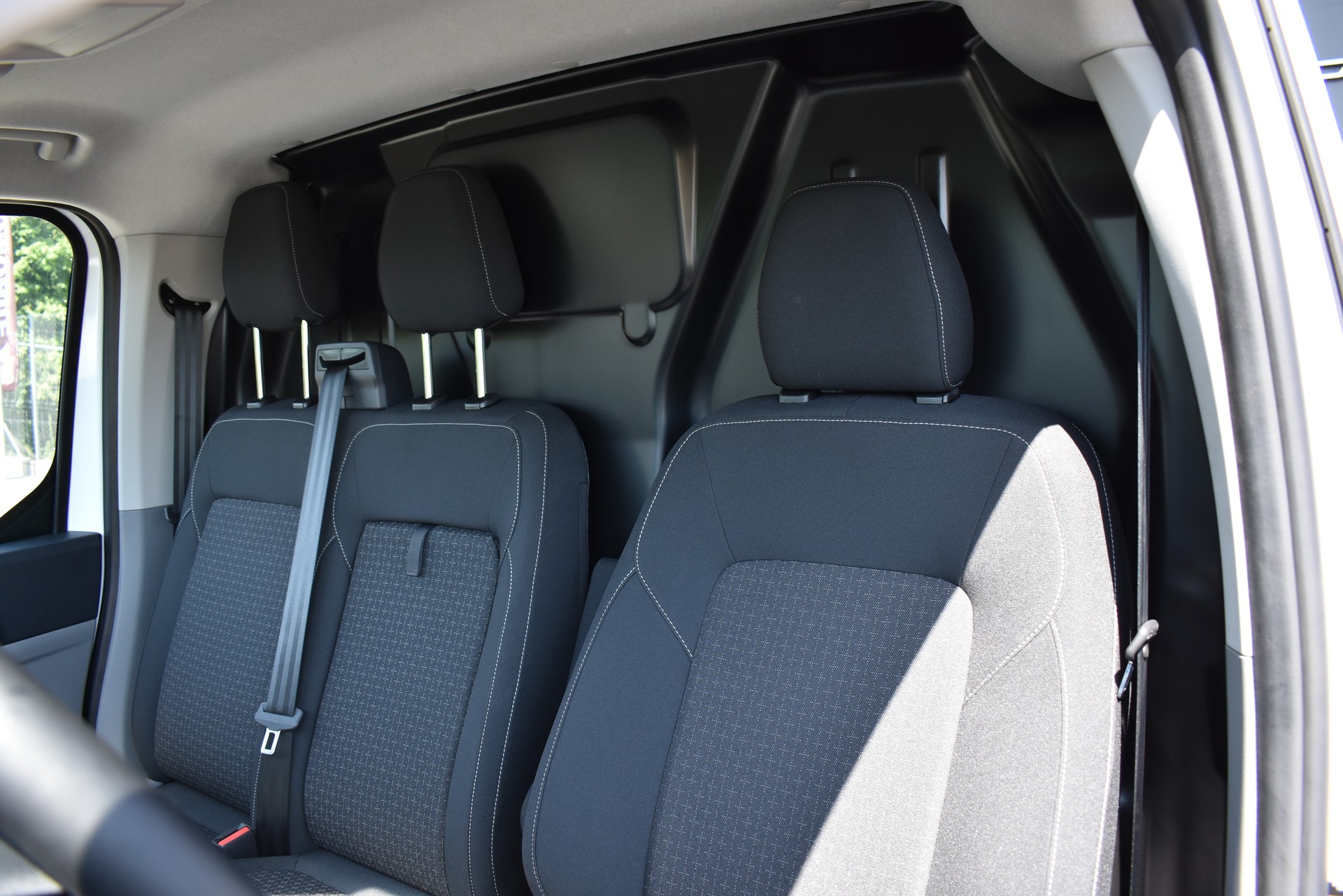 FORD E-Transit C Van 320 L1 Trend 83kWh-image-11