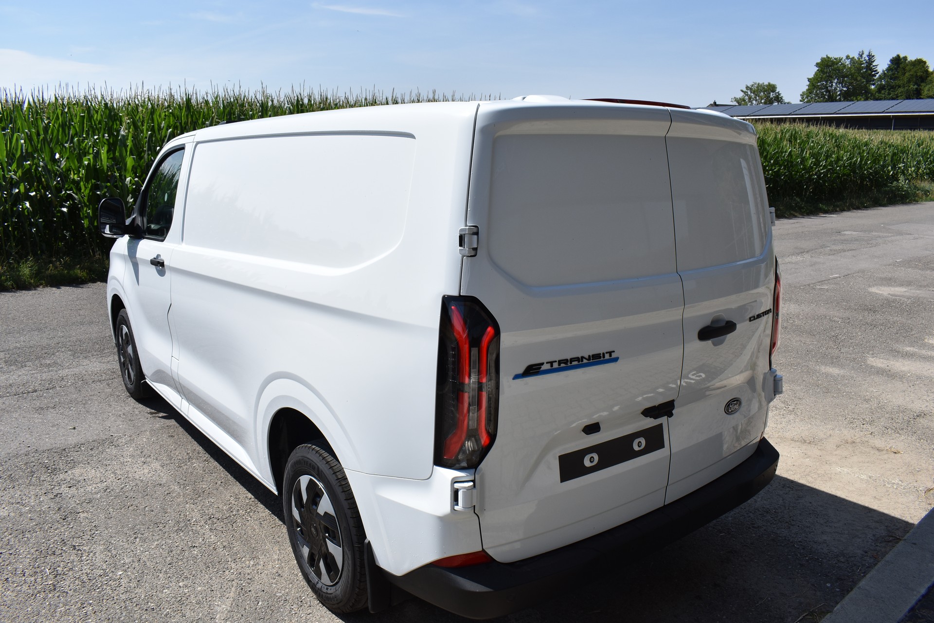 FORD E-Transit C Van 320 L1 Trend 83kWh-image-9
