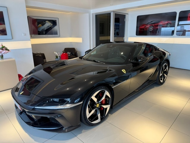 FERRARI 12Cilindri
