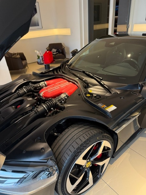 FERRARI 12Cilindri-image-2