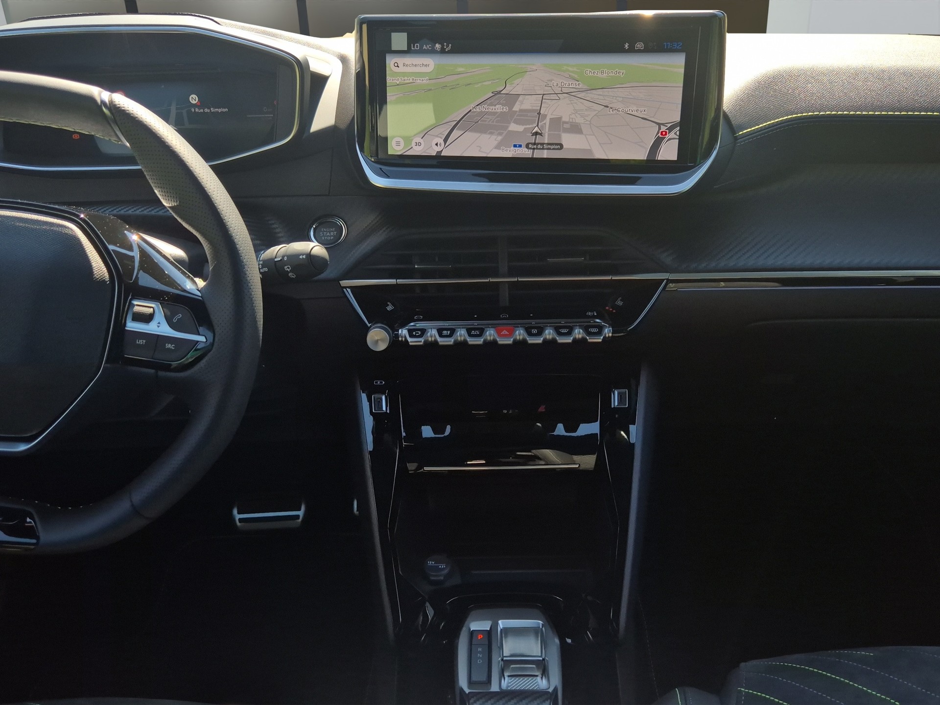 PEUGEOT 208 1.2 Hybrid 145 GT Exclusive-image-13