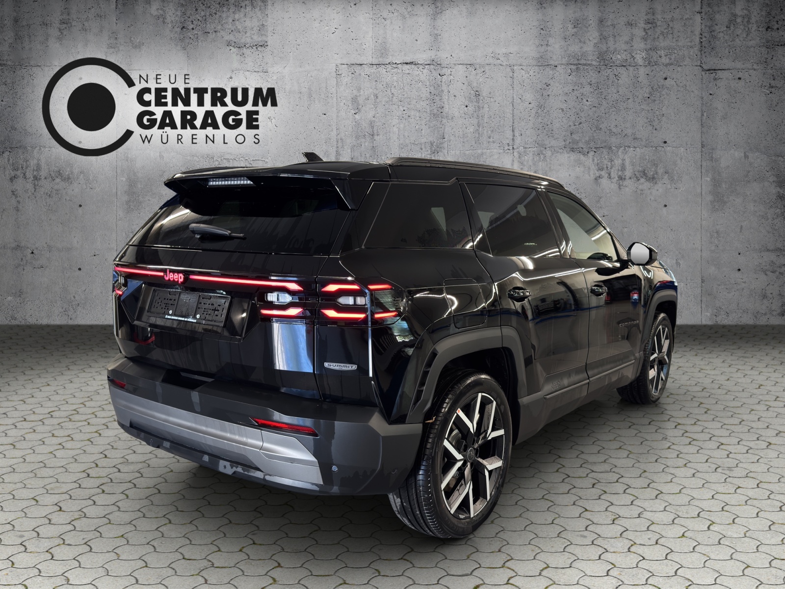 JEEP Compass 1.6 T PHEV Summit-showroom-element-3