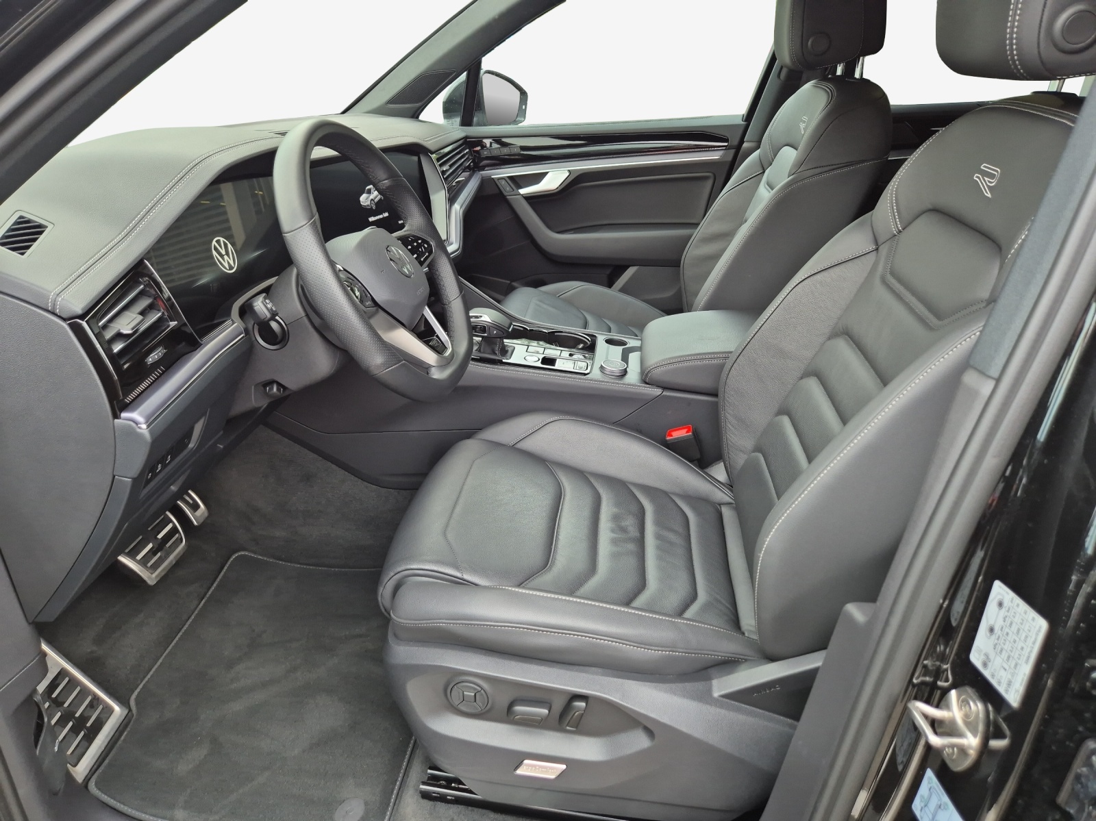 VW Touareg 3.0 TDI R-Line Tiptronic-image-7
