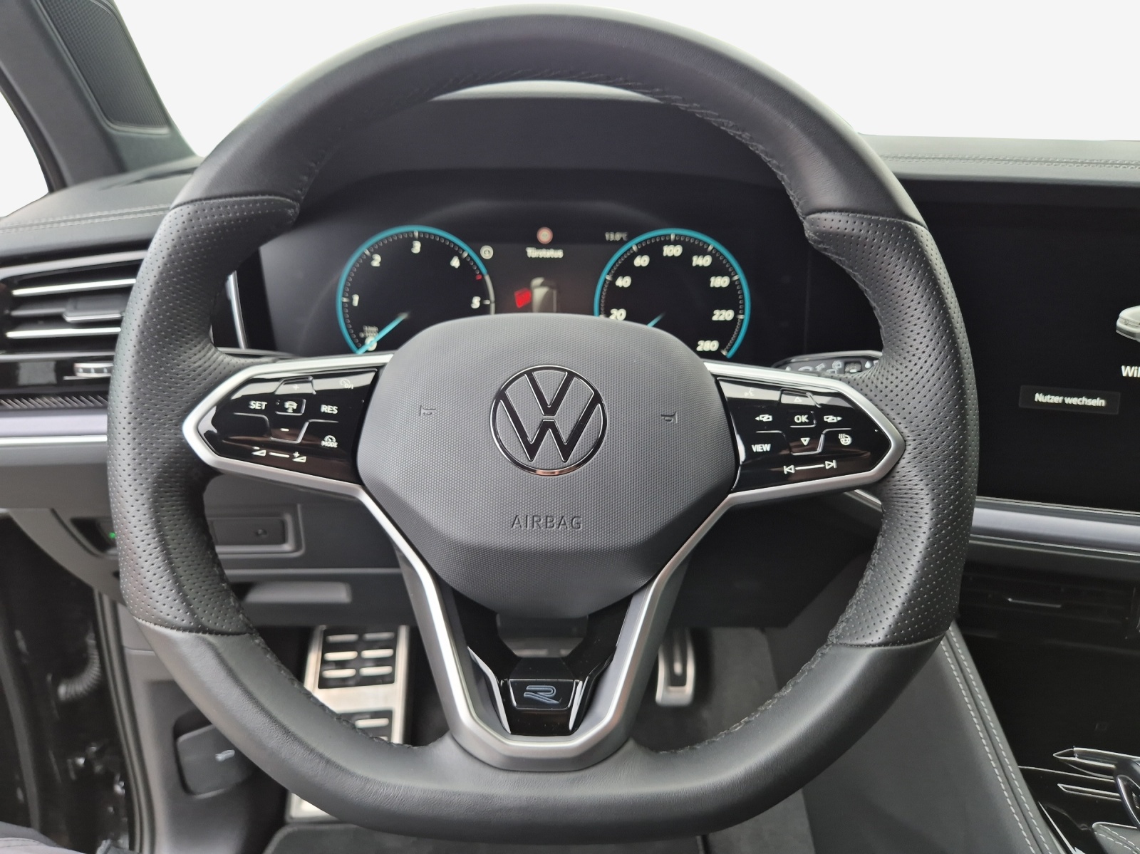 VW Touareg 3.0 TDI R-Line Tiptronic-image-10