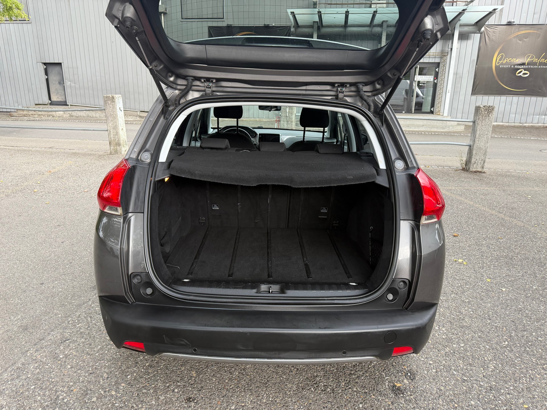 PEUGEOT 2008 1.6 e-HDi Style EGS6 ** Navigation ** Klima-auto ** Tempomat ** PDC H ** Frisch Ab MFK 04.08.2026-image-12