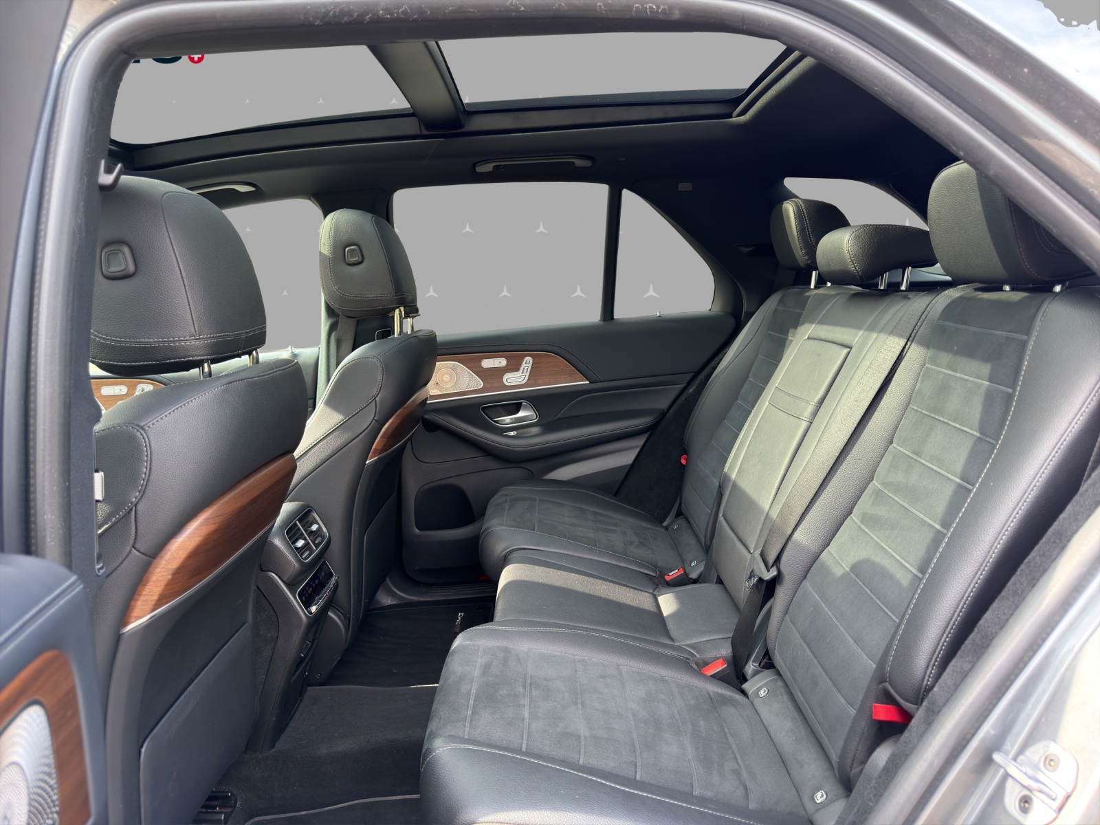MERCEDES-BENZ GLE 300 d 4Matic AMG Line 9G-Tronic-image-13