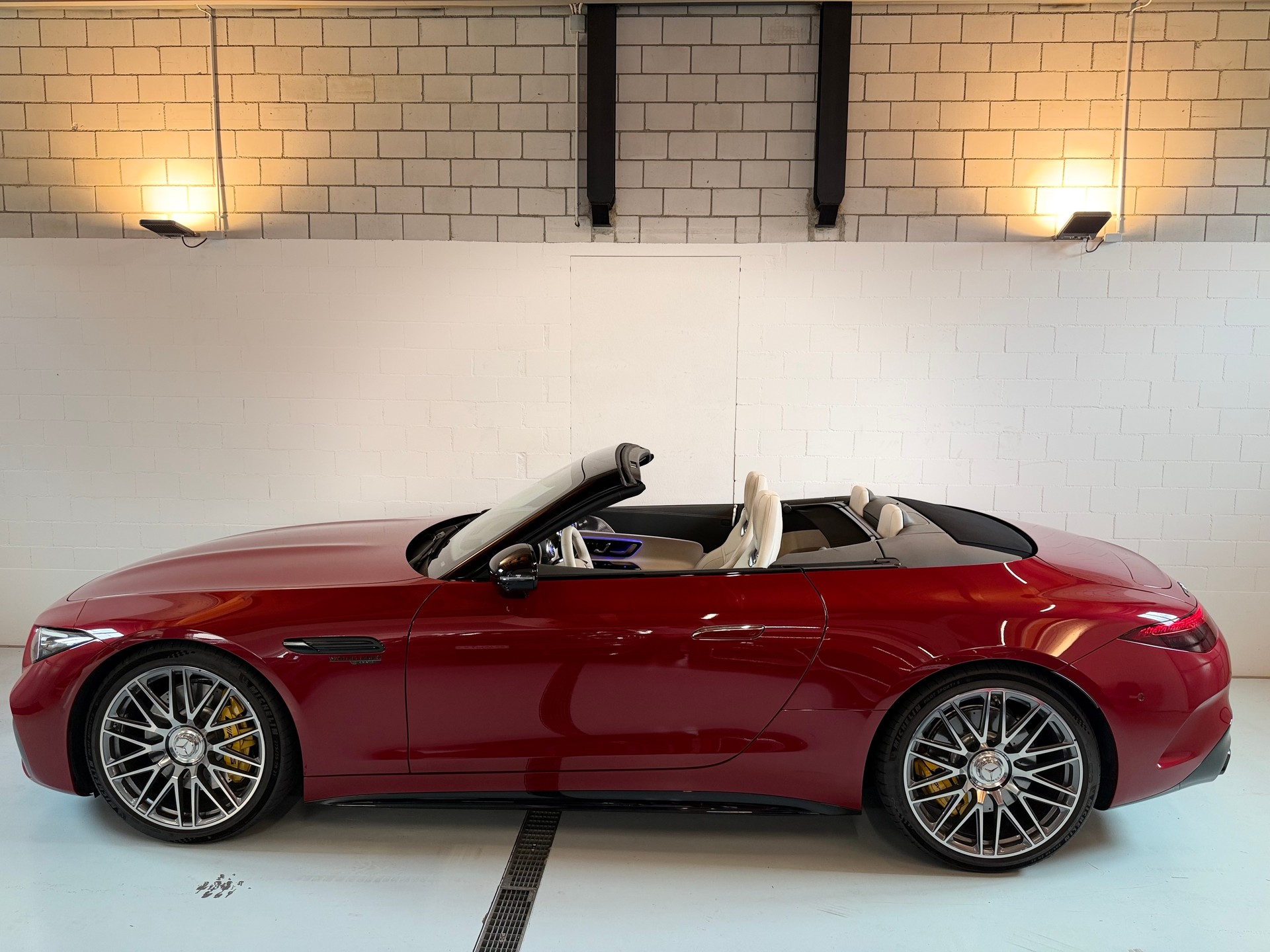 MERCEDES-BENZ AMG SL 63 4Matic+ Speedshift MCT-showroom-element-3