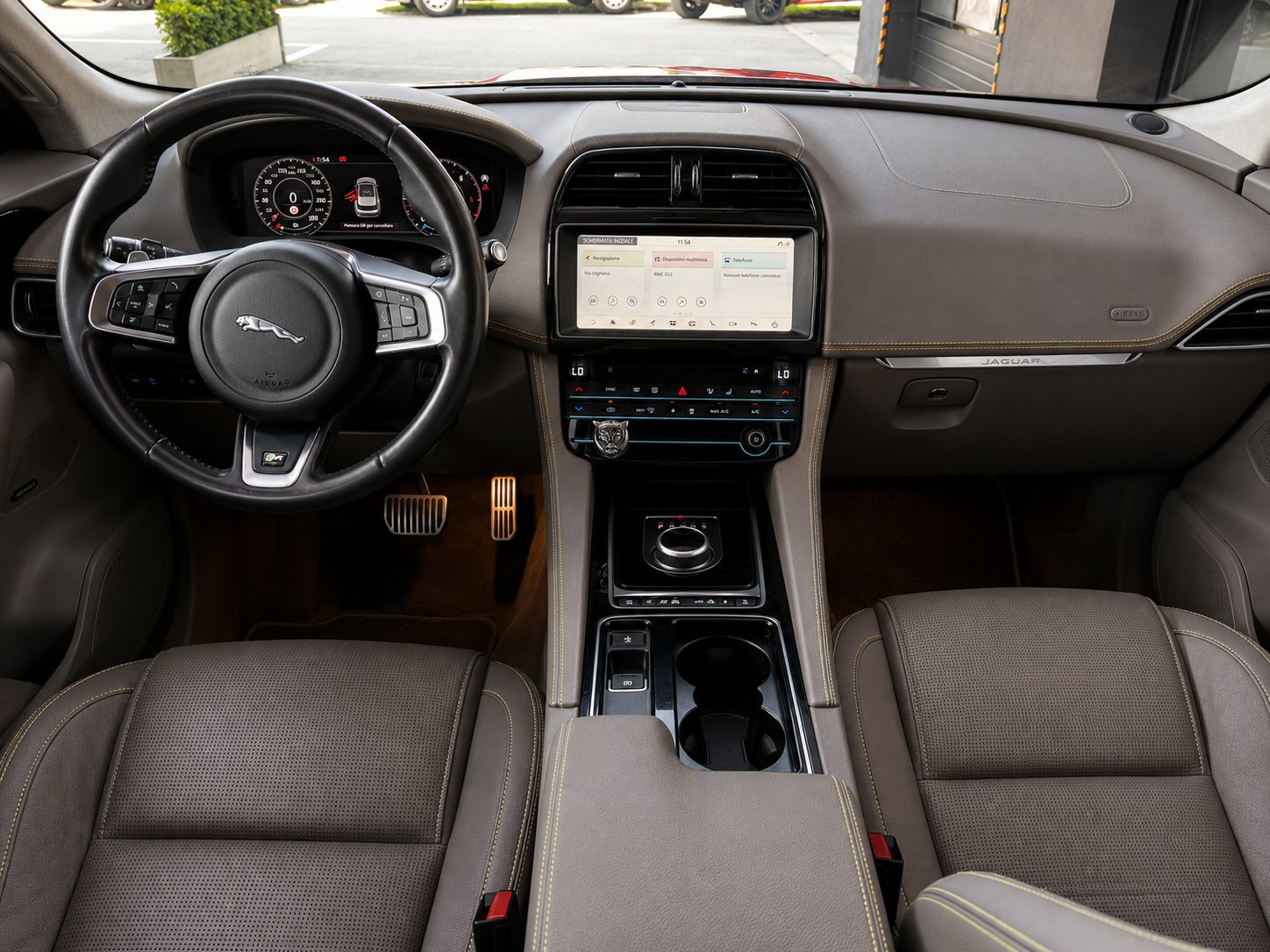 JAGUAR F-Pace 25d R-Sport AWD Automatik-image-6