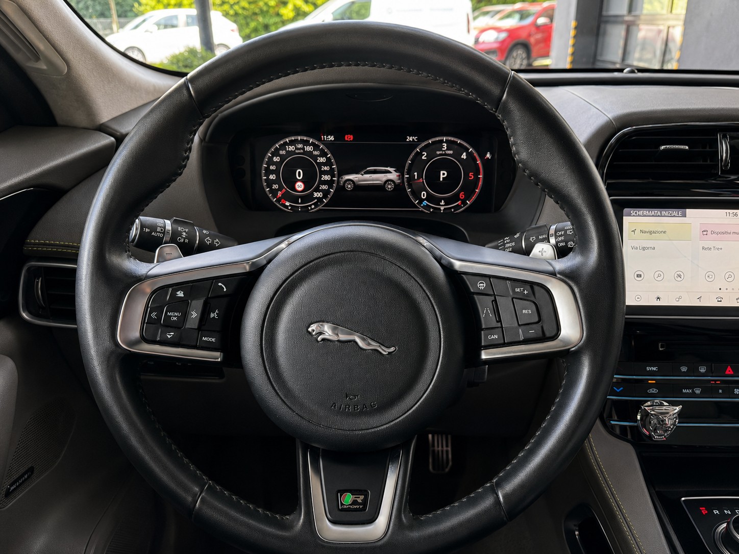 JAGUAR F-Pace 25d R-Sport AWD Automatik-image-11