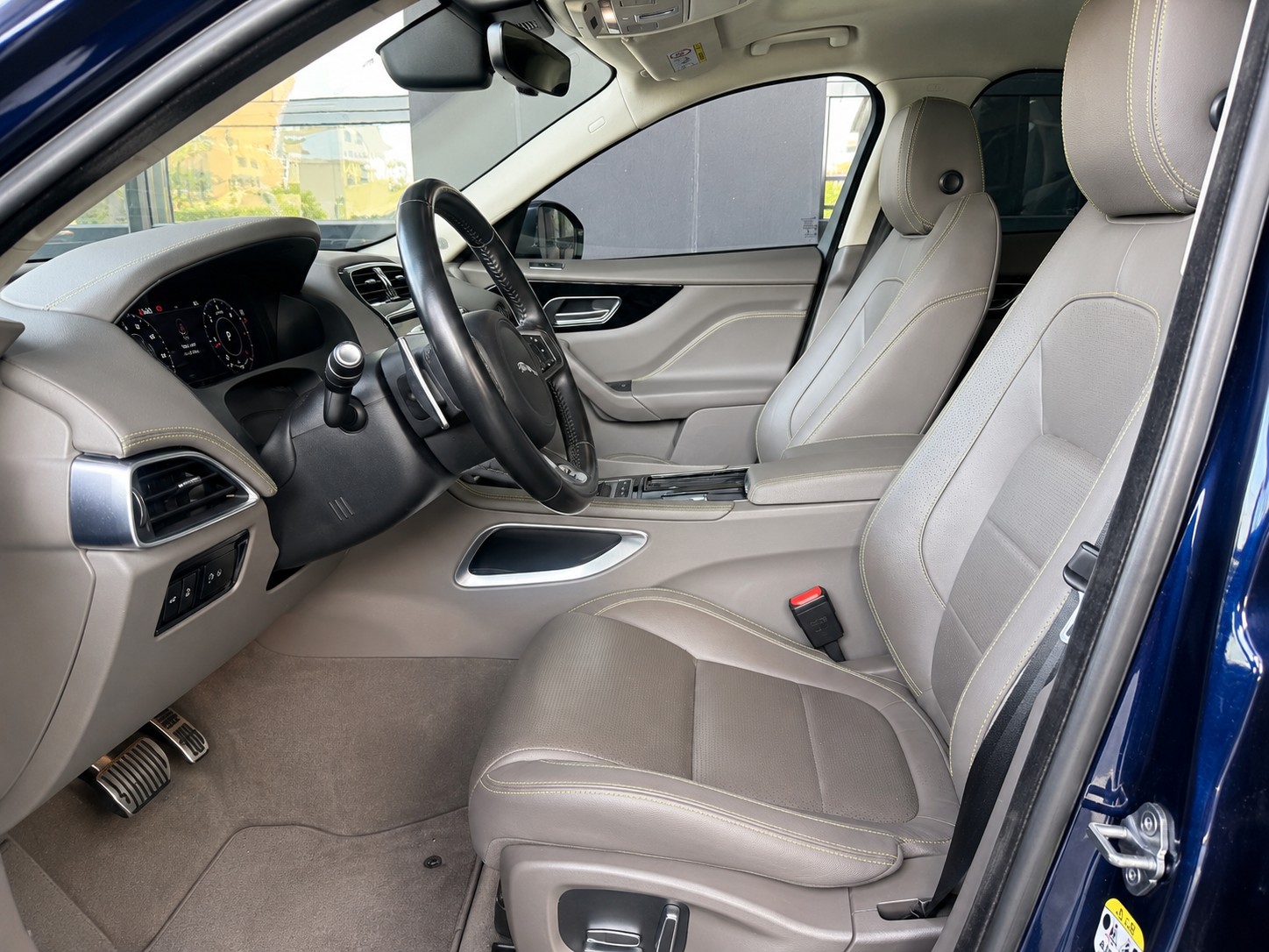 JAGUAR F-Pace 25d R-Sport AWD Automatik-image-9
