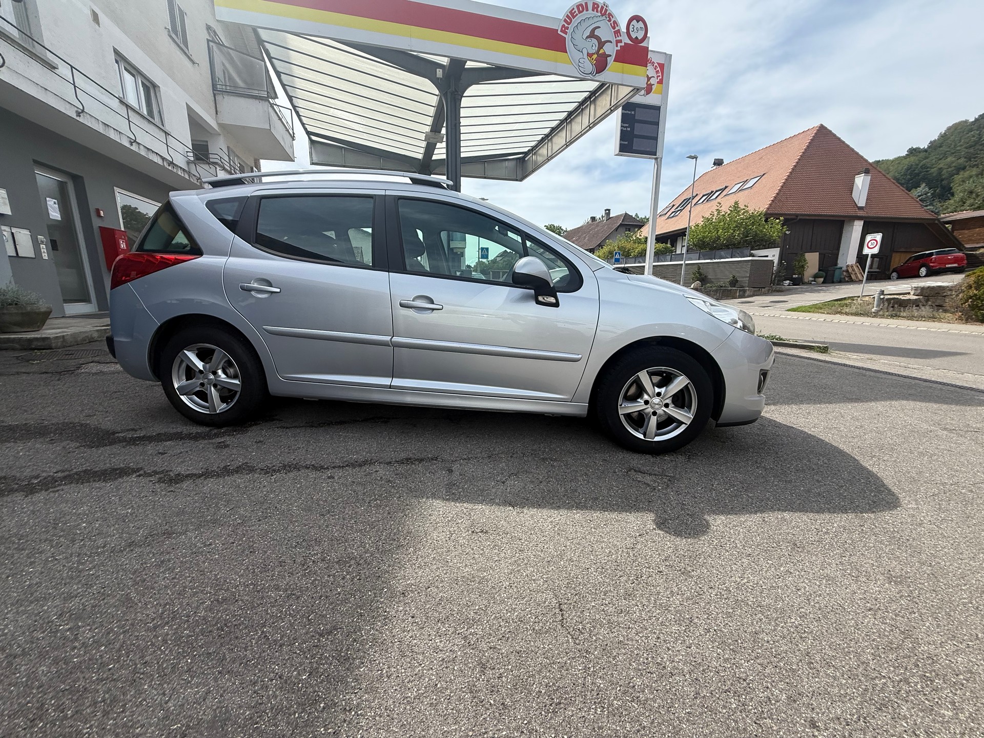 PEUGEOT 207 SW 1.6 16V Sport-image-1