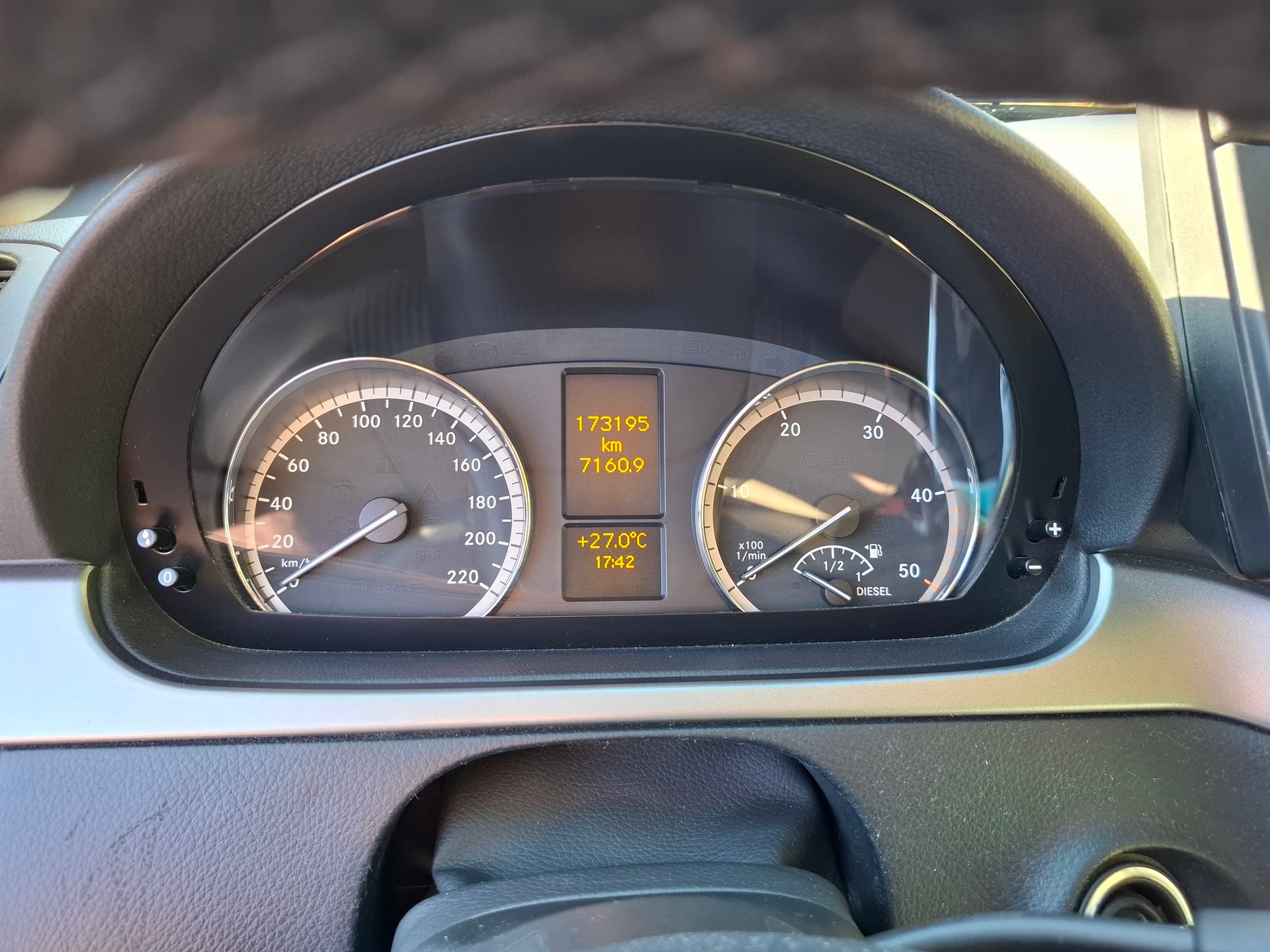 MERCEDES-BENZ 3.0 V6 CDI Trend lang-image-10