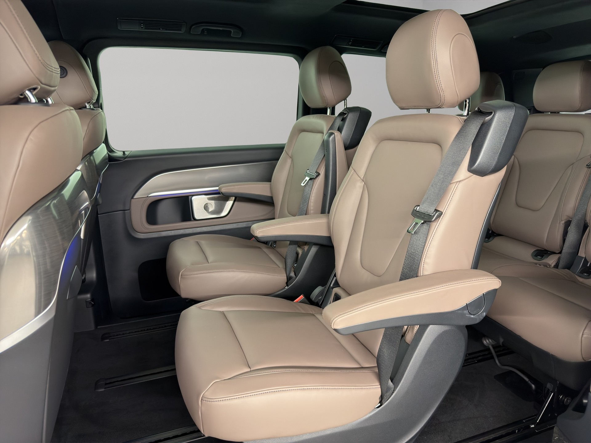 MERCEDES-BENZ V 300 d Swiss Ed. lang 4matic Van-image-9