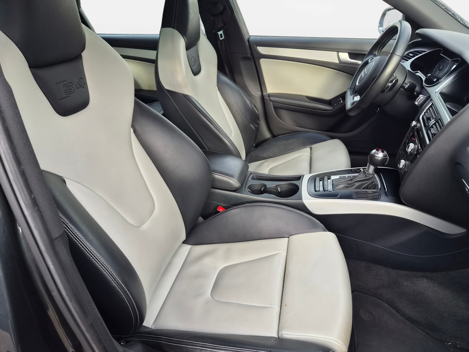AUDI S4 Avant 3.0 TFSI quattro S-tronic-image-10