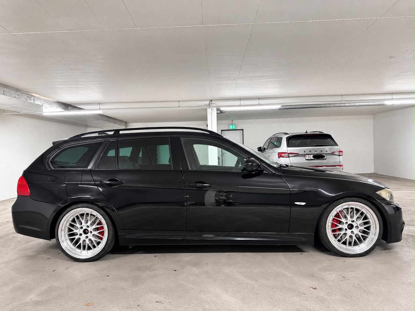 BMW 335i xDrive Touring M- Packet-showroom-element-1