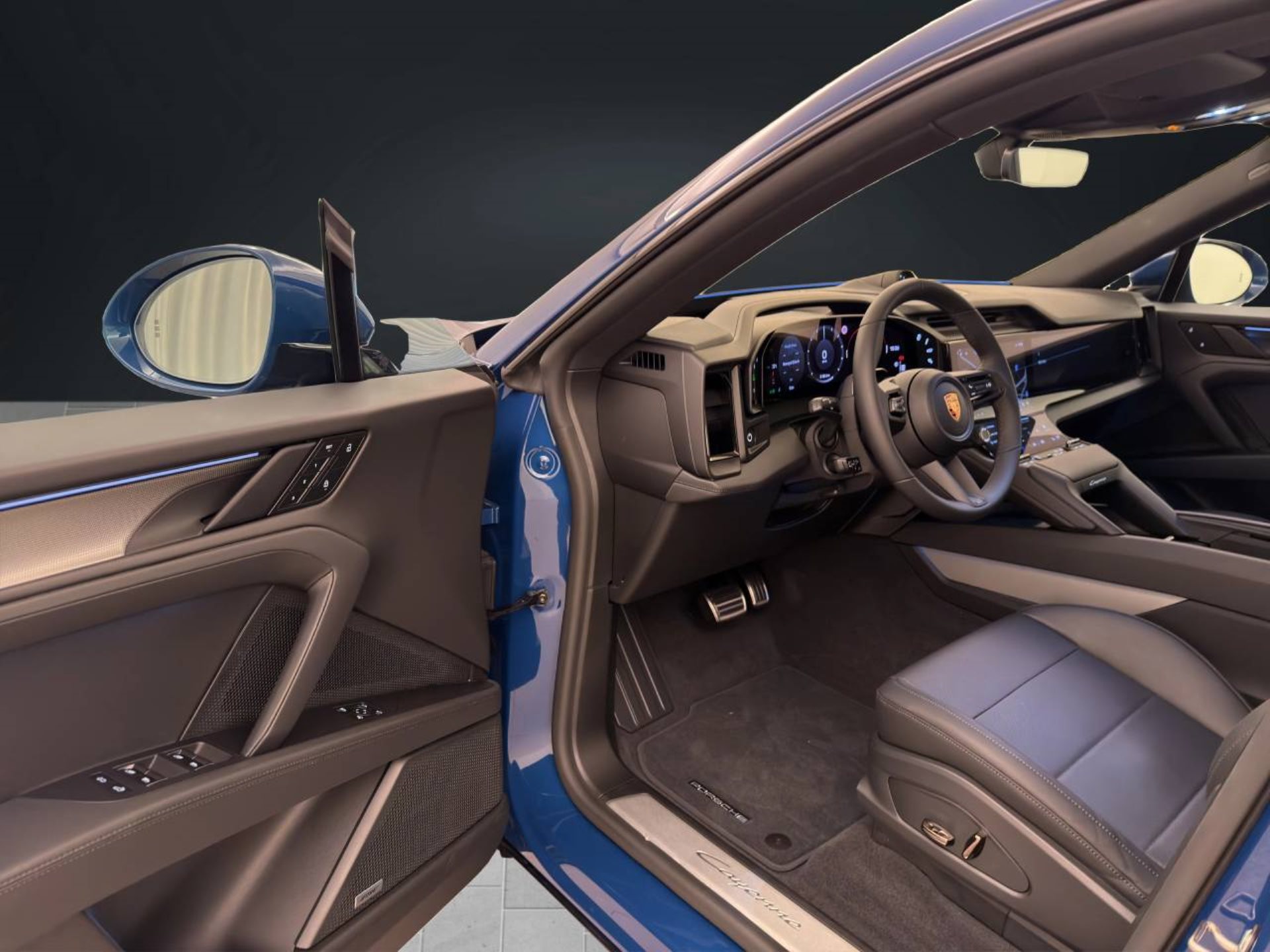 PORSCHE Cayenne Coupé Electric-showroom-element-3