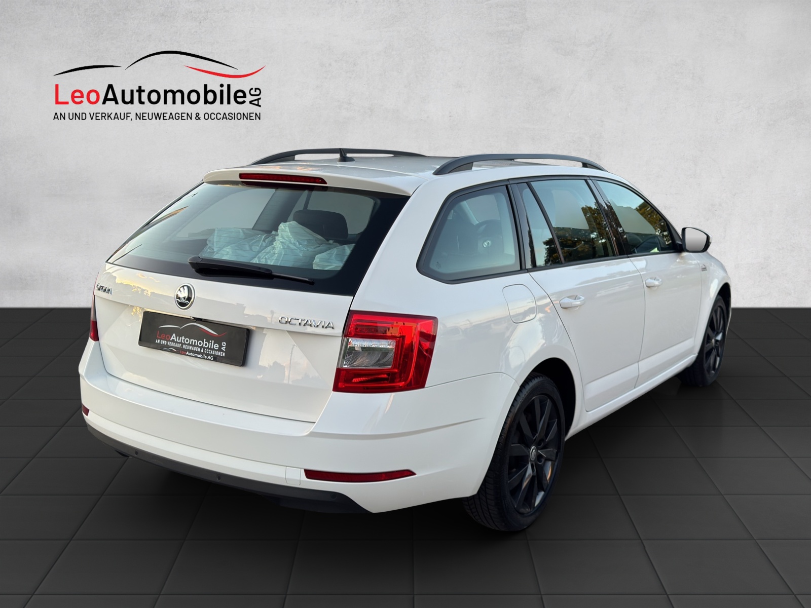 SKODA Octavia Combi 1.6 TDI Ambition-showroom-element-2