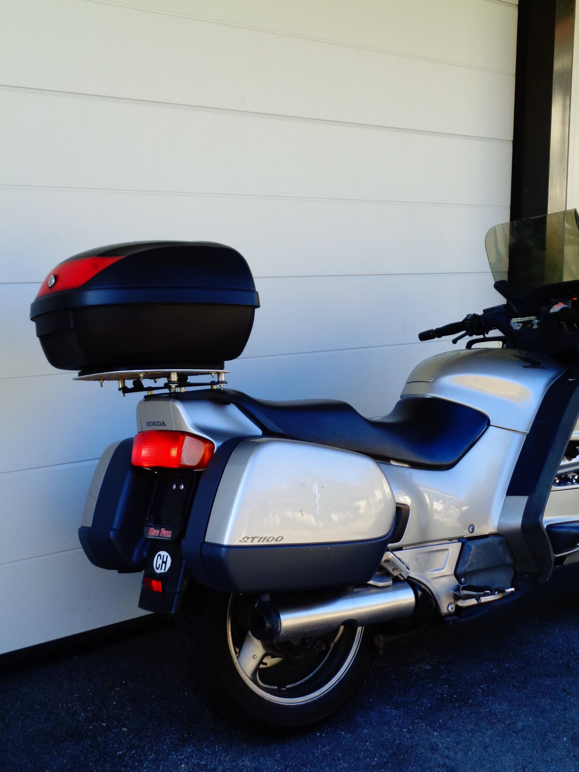 HONDA ST 1100 Pan-European-showroom-element-3