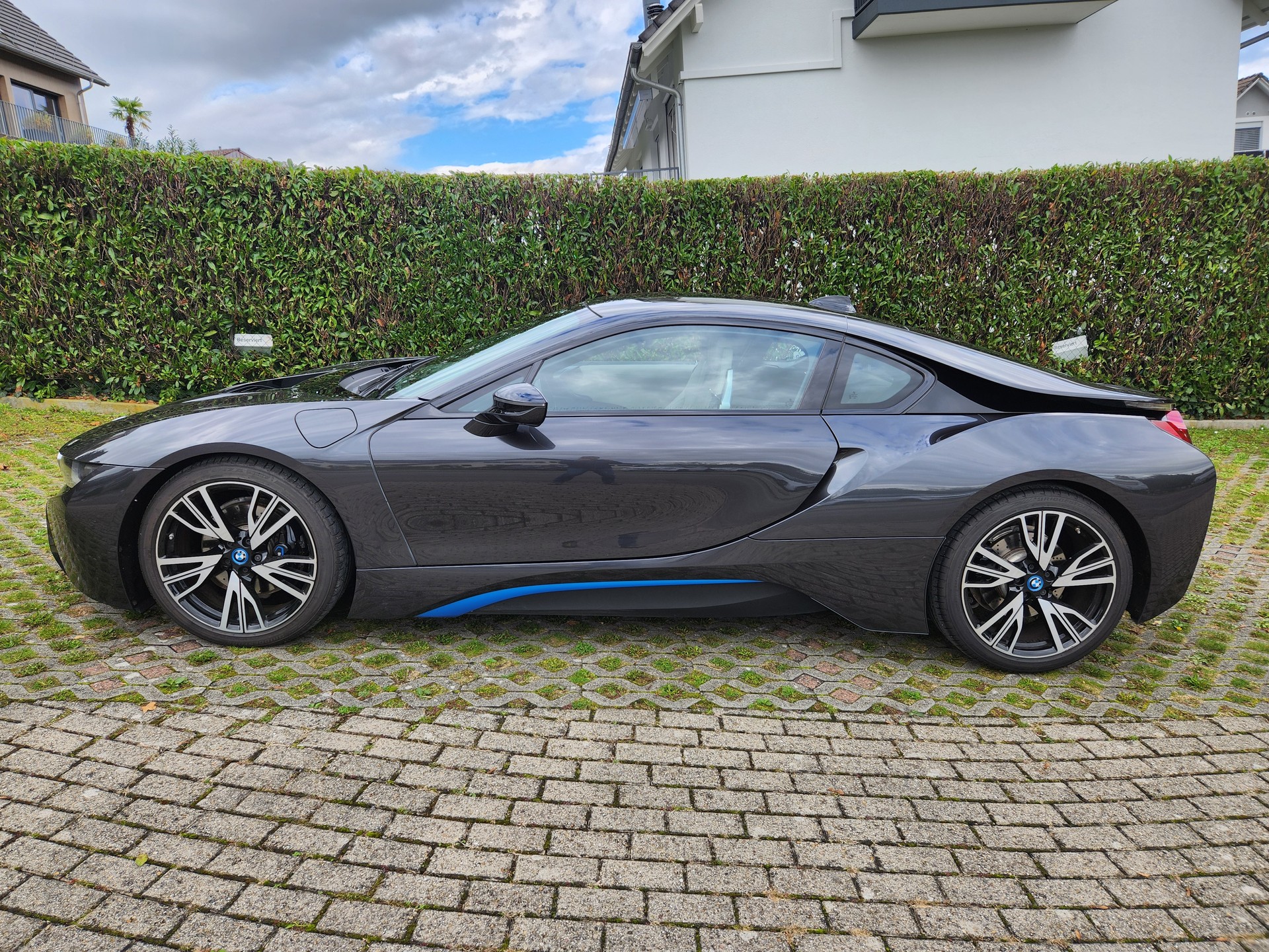 BMW i8 Coupé-image-2