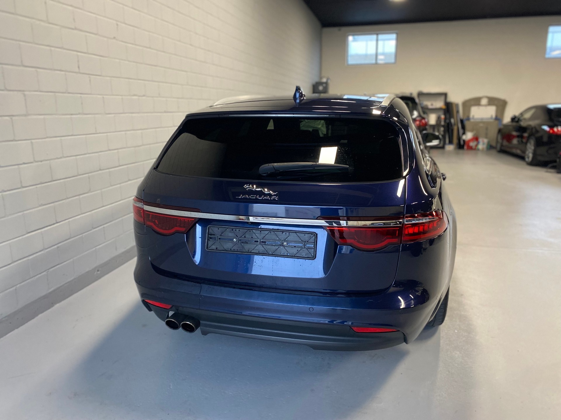 JAGUAR XF 20d R-Sport AWD Automatic-image-7
