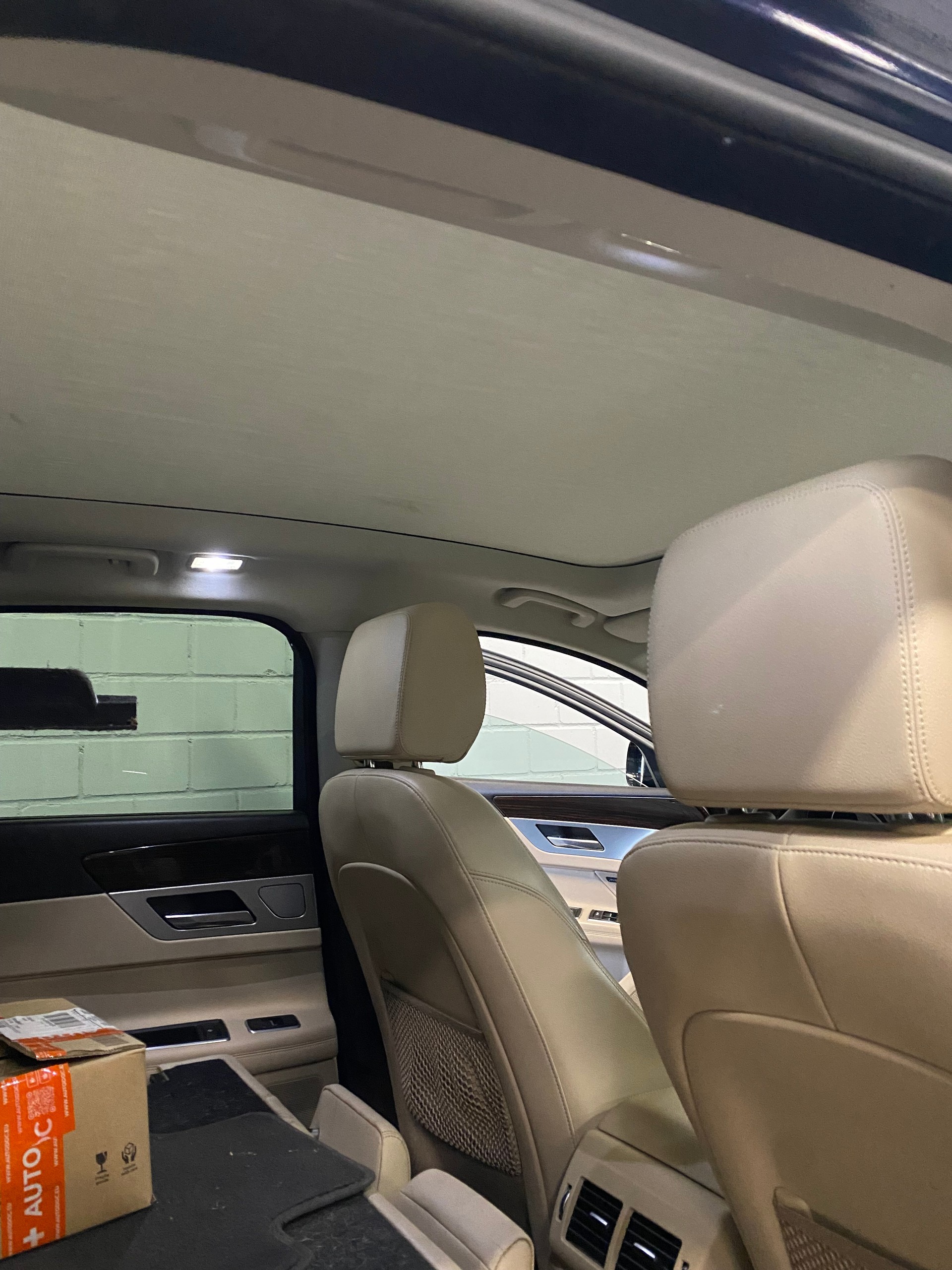 JAGUAR XF 20d R-Sport AWD Automatic-image-14