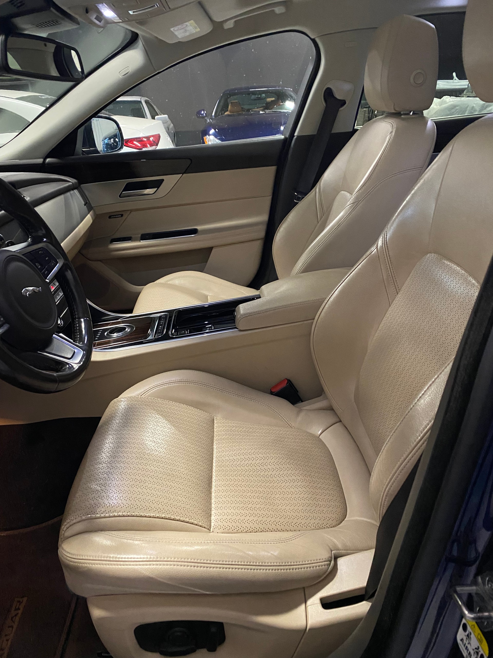 JAGUAR XF 20d R-Sport AWD Automatic-image-13