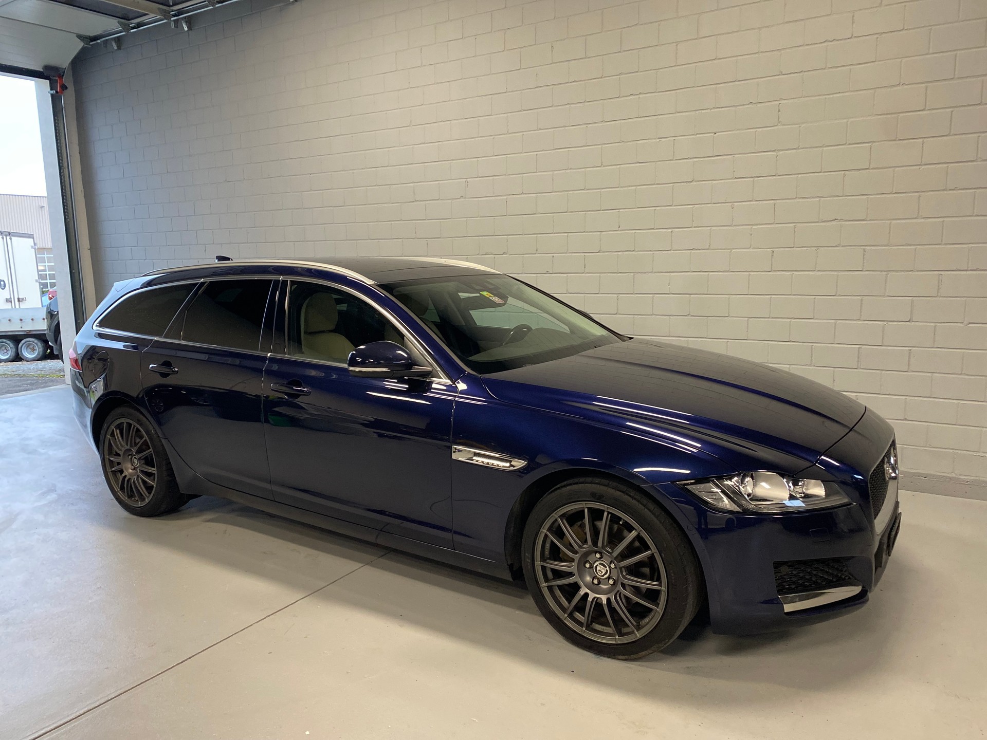 JAGUAR XF 20d R-Sport AWD Automatic