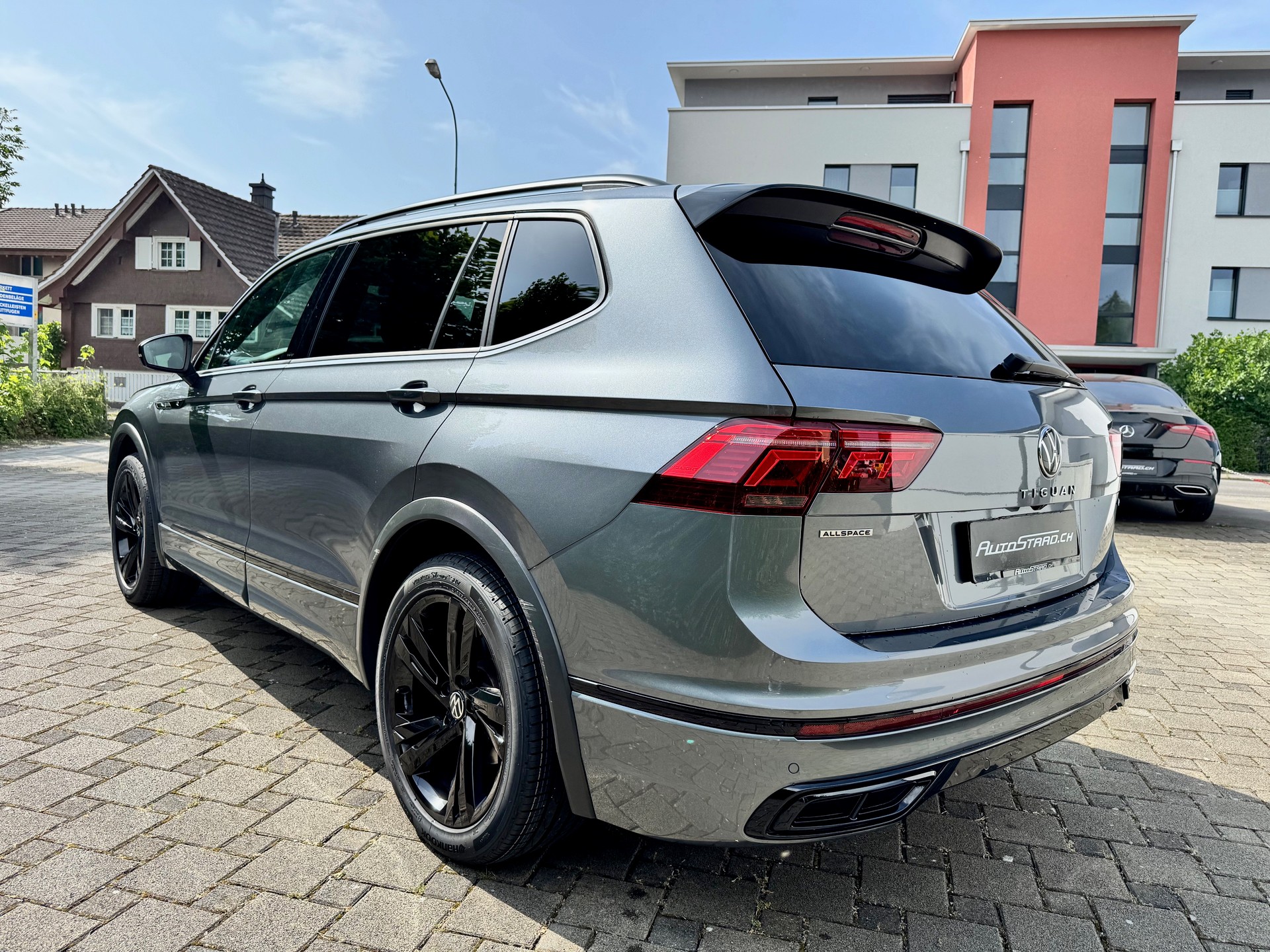 VW Tiguan Allspace 2.0TSI R-Line 4Motion DSG-image-5