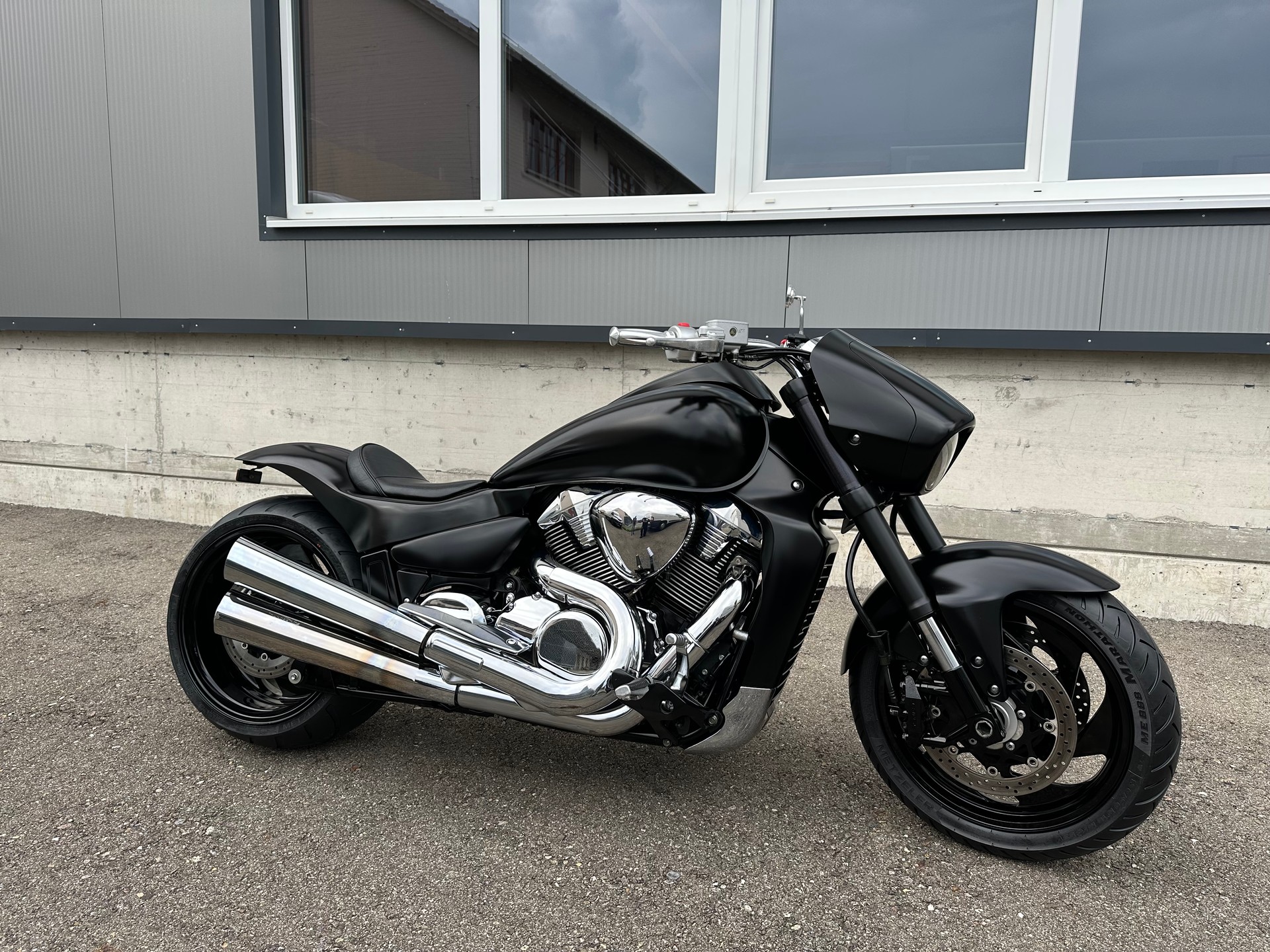 SUZUKI M 1800 R K6-image-1
