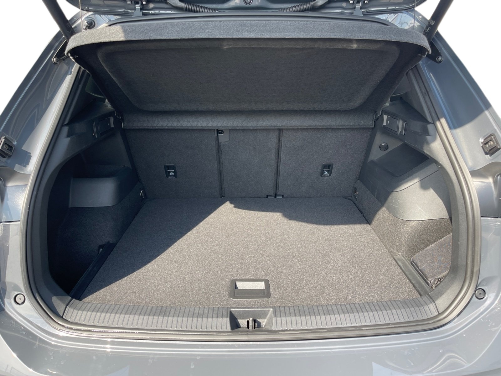 VW Tiguan 2.0 TDI SCR R-Line 4Motion DSG-image-12