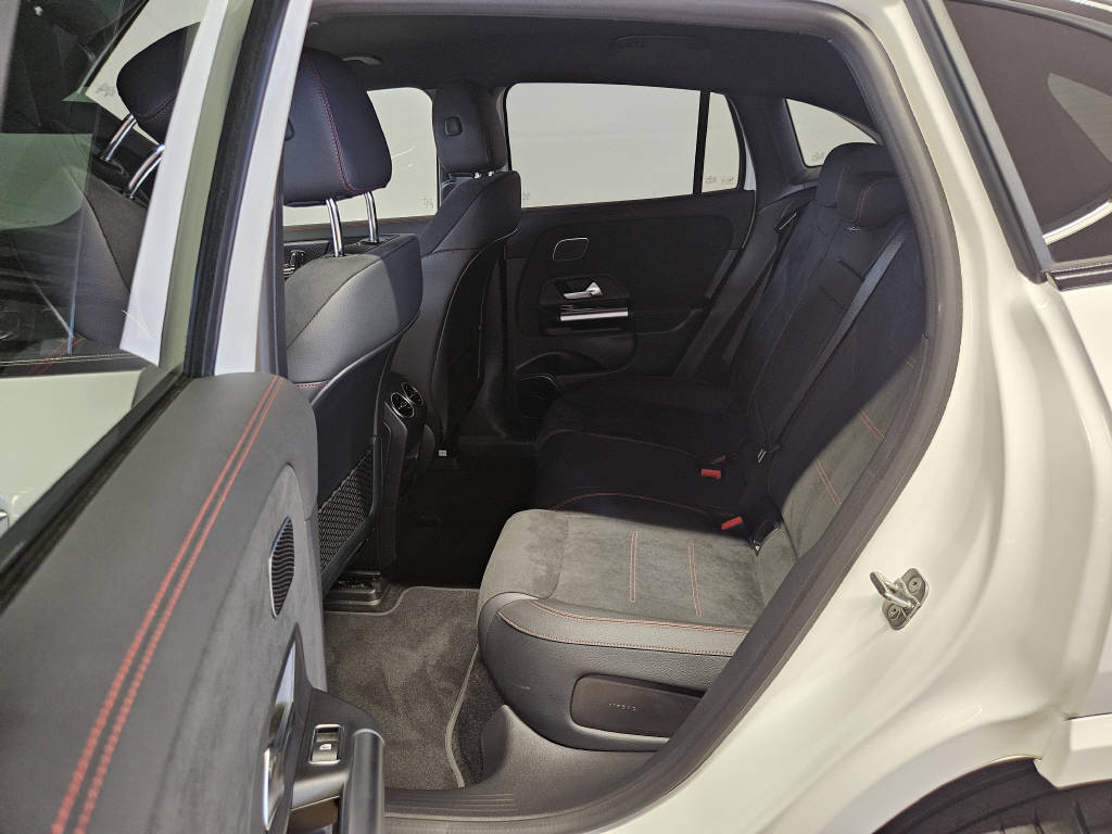 MERCEDES-BENZ EQA 350 4Matic AMG Line Swiss Star-image-11