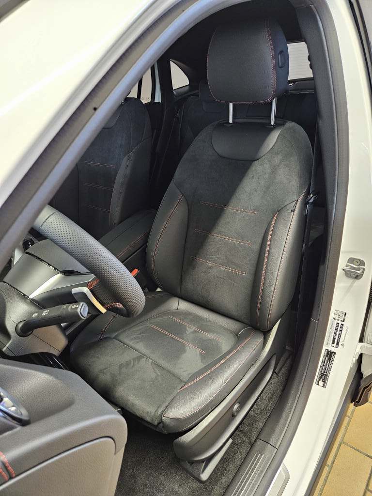 MERCEDES-BENZ EQA 350 4Matic AMG Line Swiss Star-image-4
