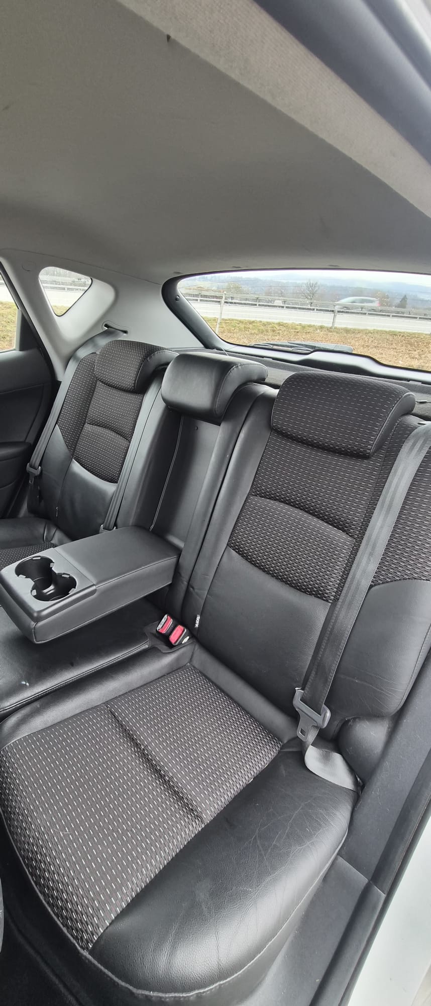 HYUNDAI i30 1.6 CRDi Style-image-9