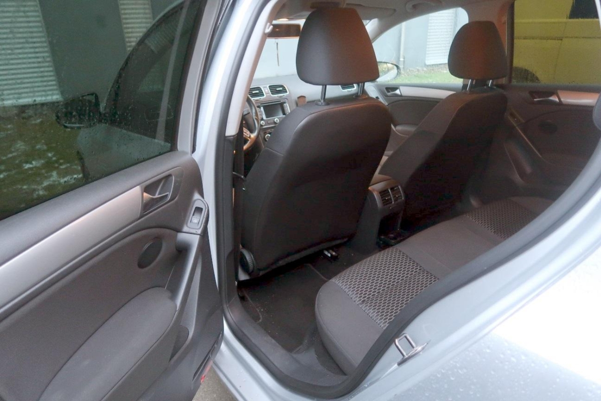 VW Golf 1.2 TSI Trendline DSG-image-7