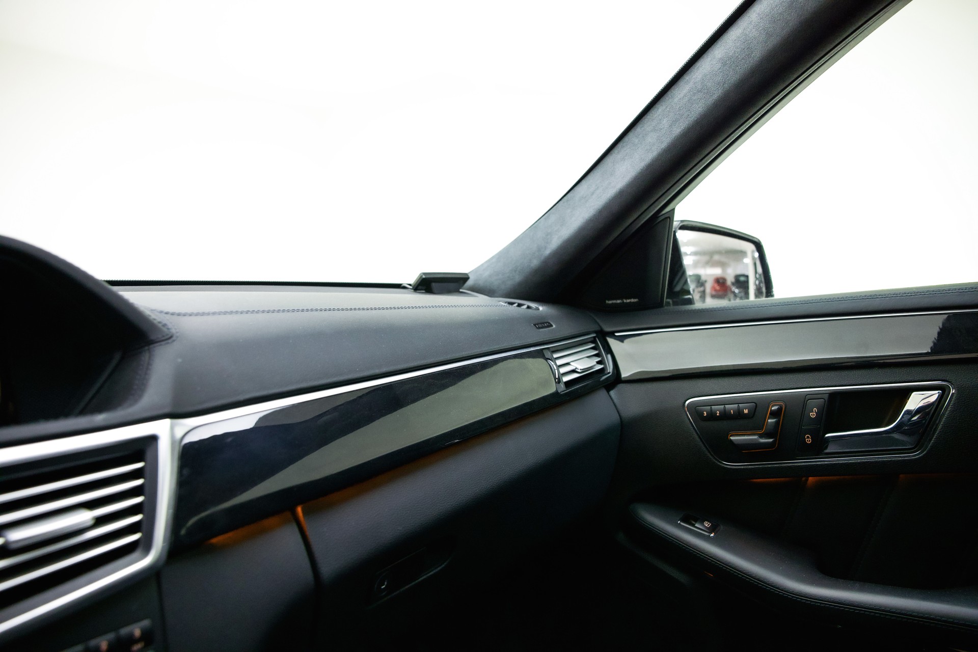 MERCEDES-BENZ E 63 AMG Speedshift MCT-image-25