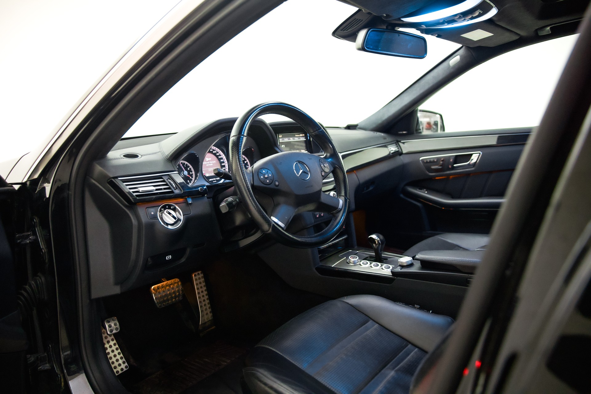 MERCEDES-BENZ E 63 AMG Speedshift MCT-image-17
