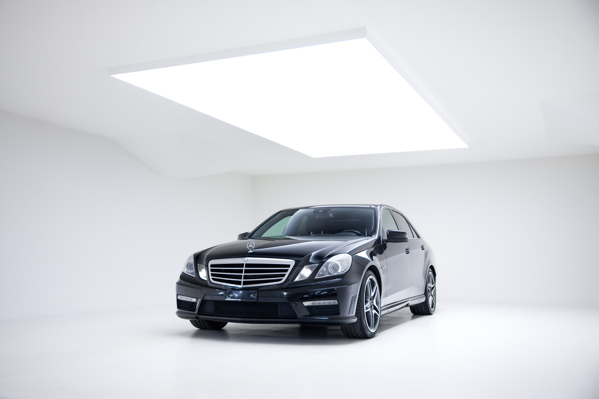MERCEDES-BENZ E 63 AMG Speedshift MCT-showroom-element-3