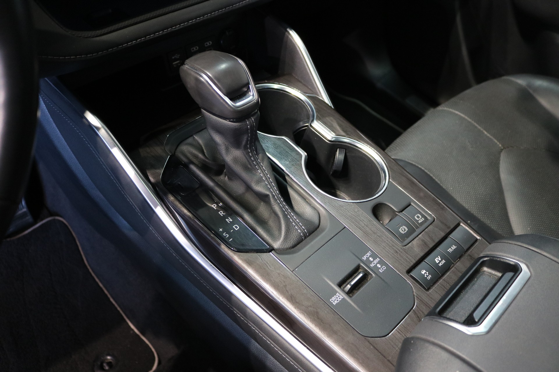 TOYOTA Highlander 2.5 HSD Premium e-CVT-image-48