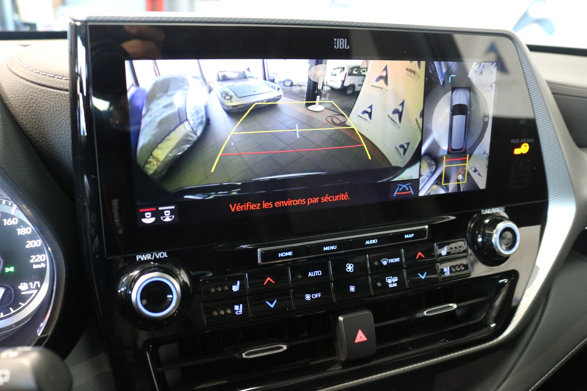 TOYOTA Highlander 2.5 HSD Premium e-CVT-image-52