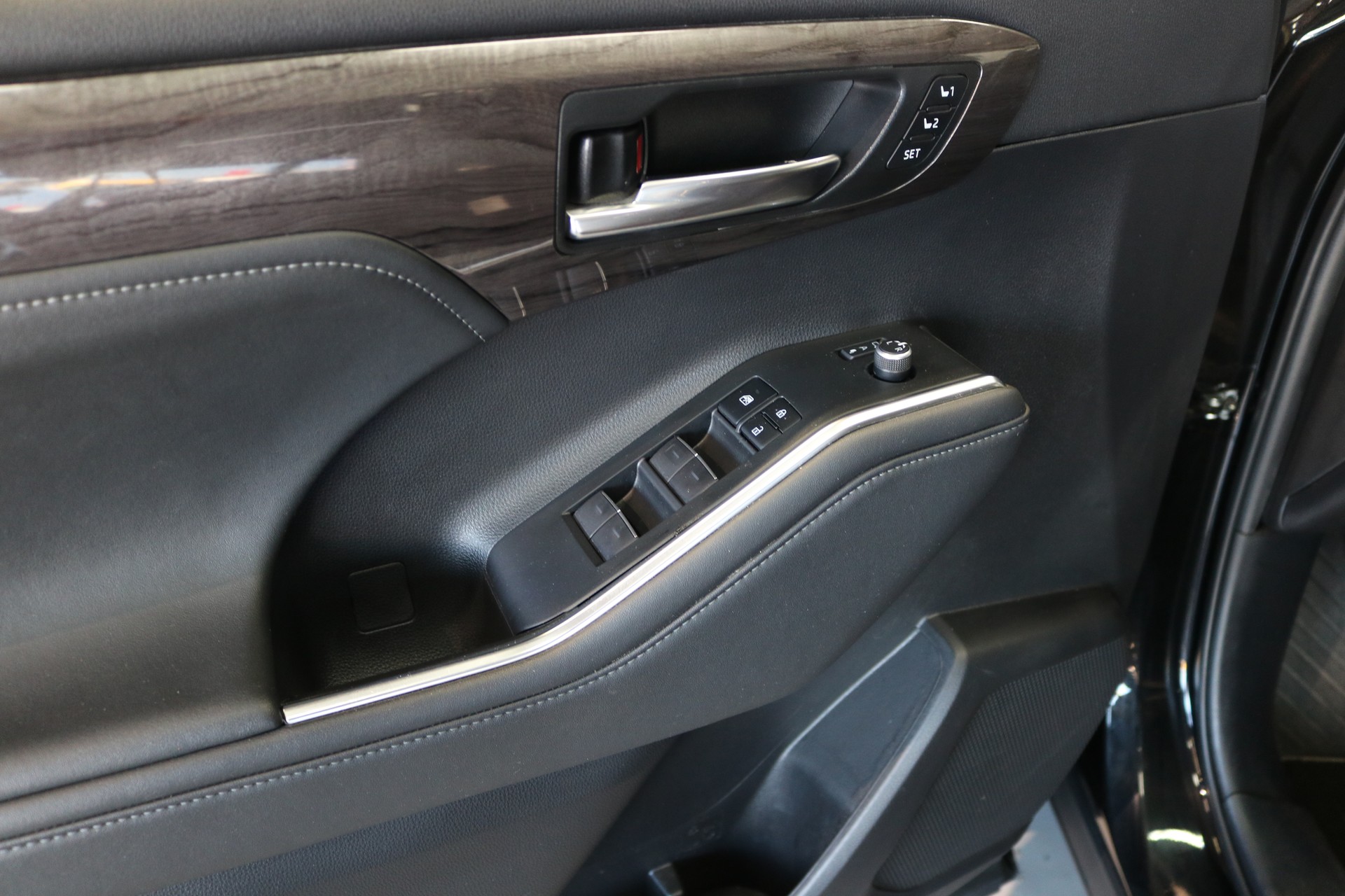 TOYOTA Highlander 2.5 HSD Premium e-CVT-image-44