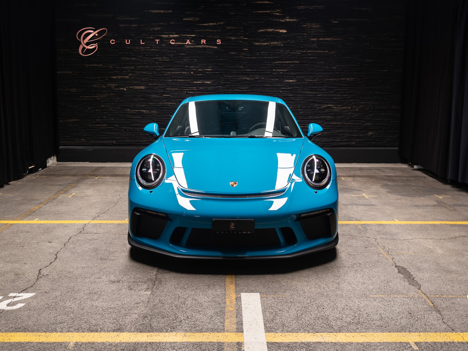 PORSCHE 911 GT3-showroom-element-2