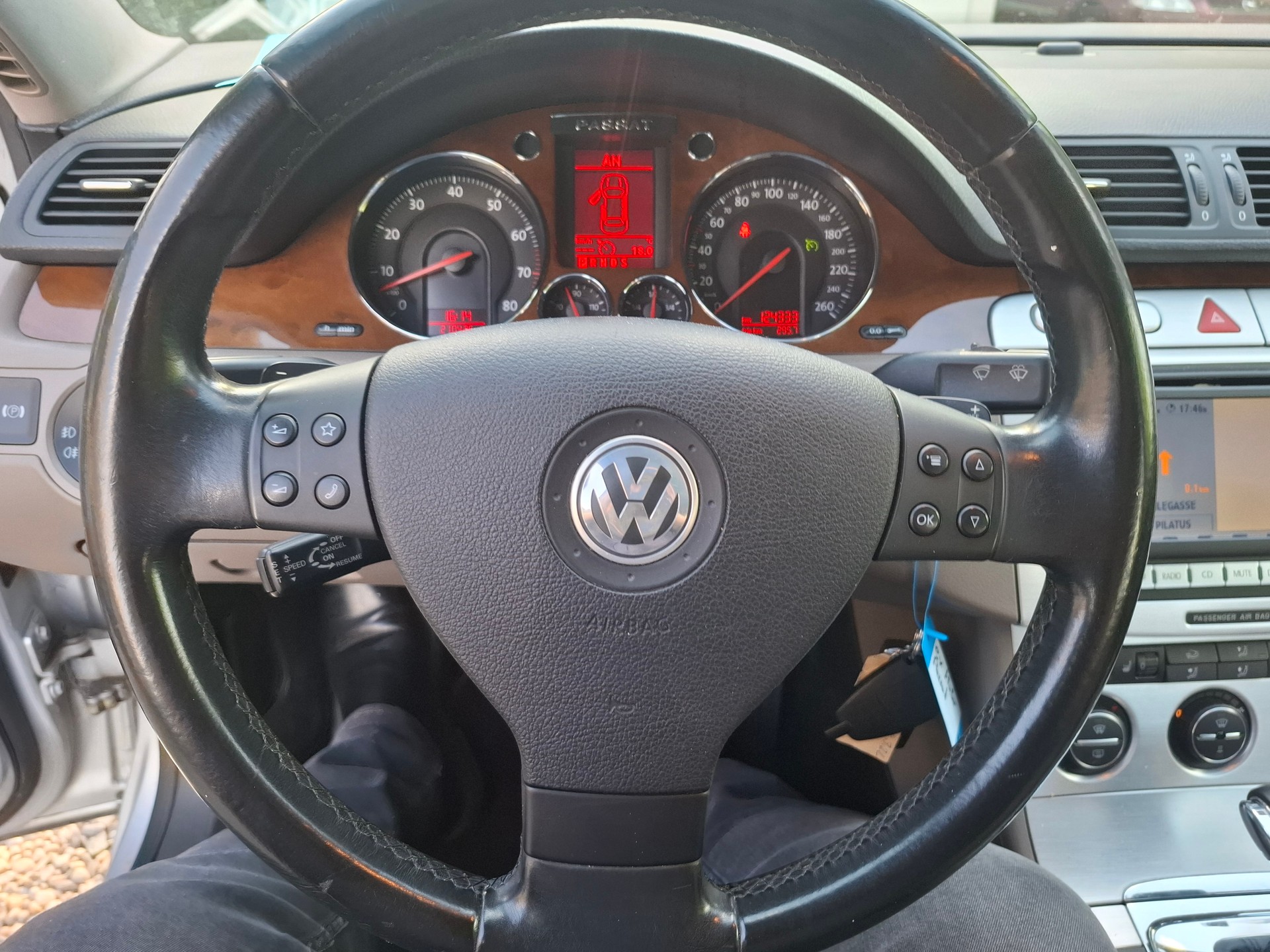VW Passat 3.2 V6 FSI Comfortline 4Motion-image-13