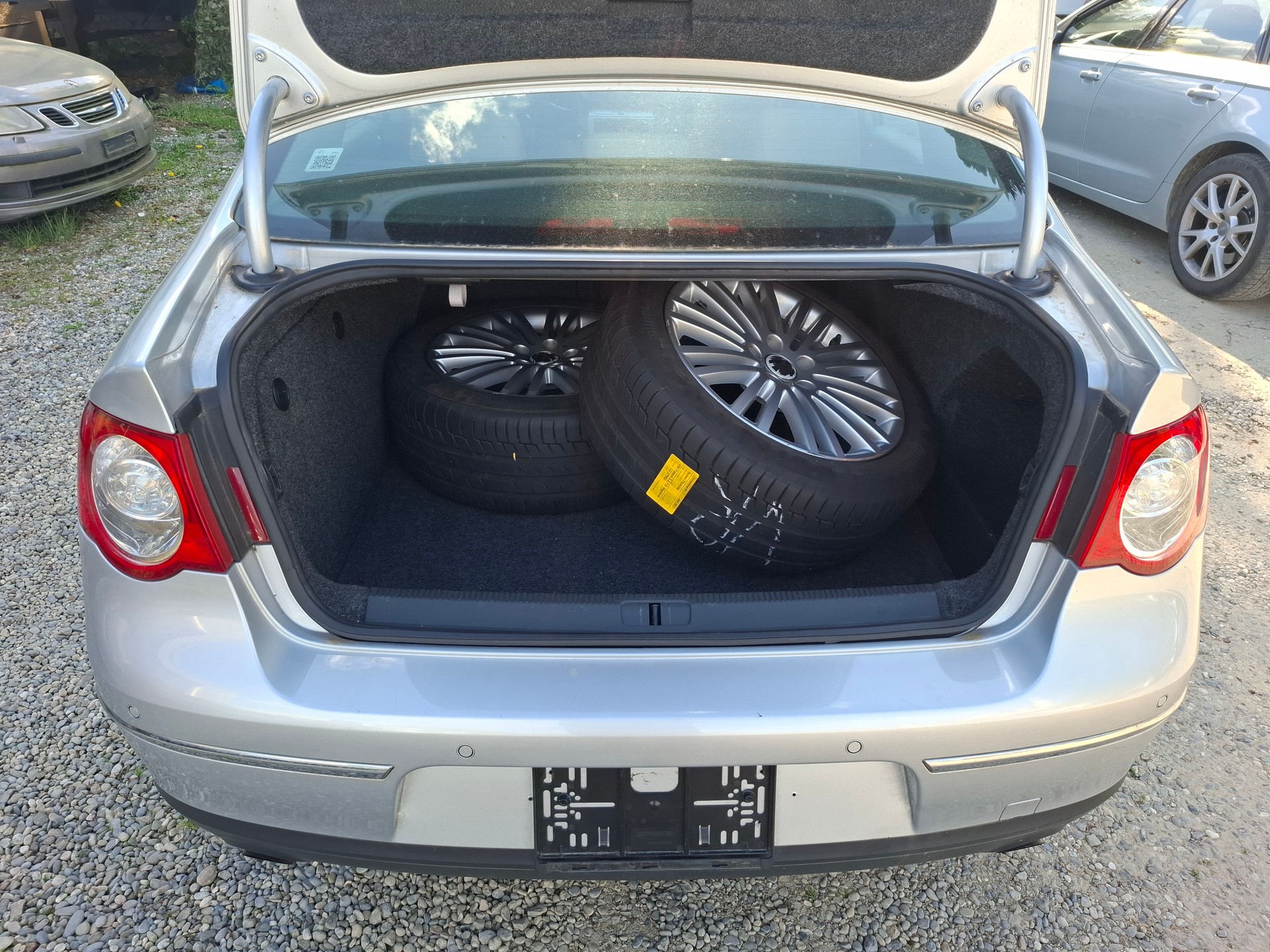VW Passat 3.2 V6 FSI Comfortline 4Motion-image-8