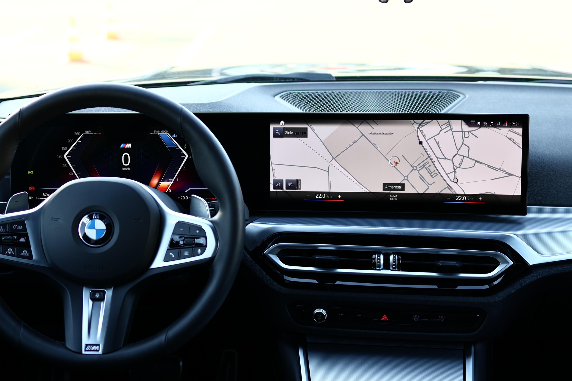BMW 320d xDrive Touring M Sport-image-17