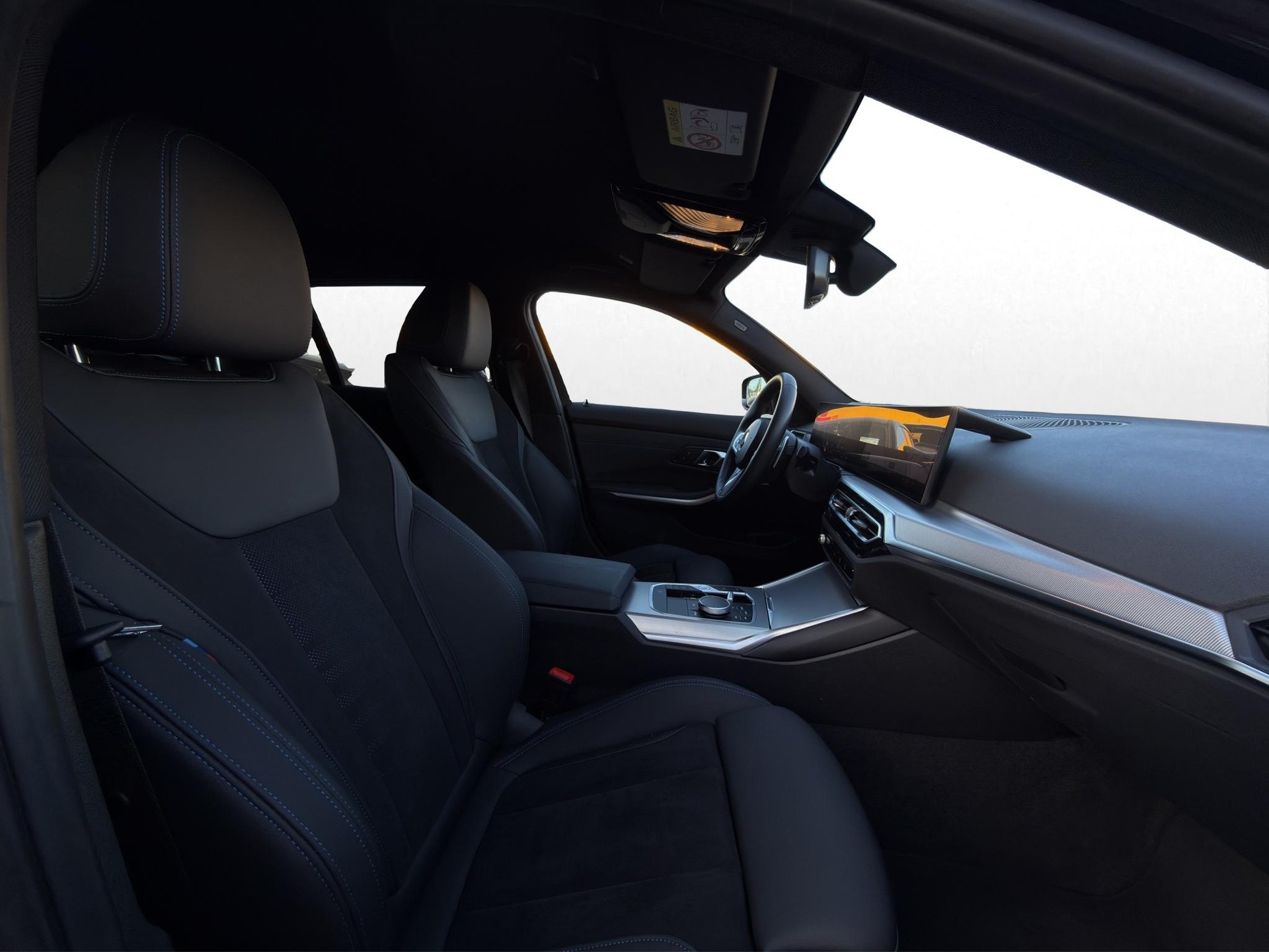 BMW 320d xDrive Touring M Sport-image-15