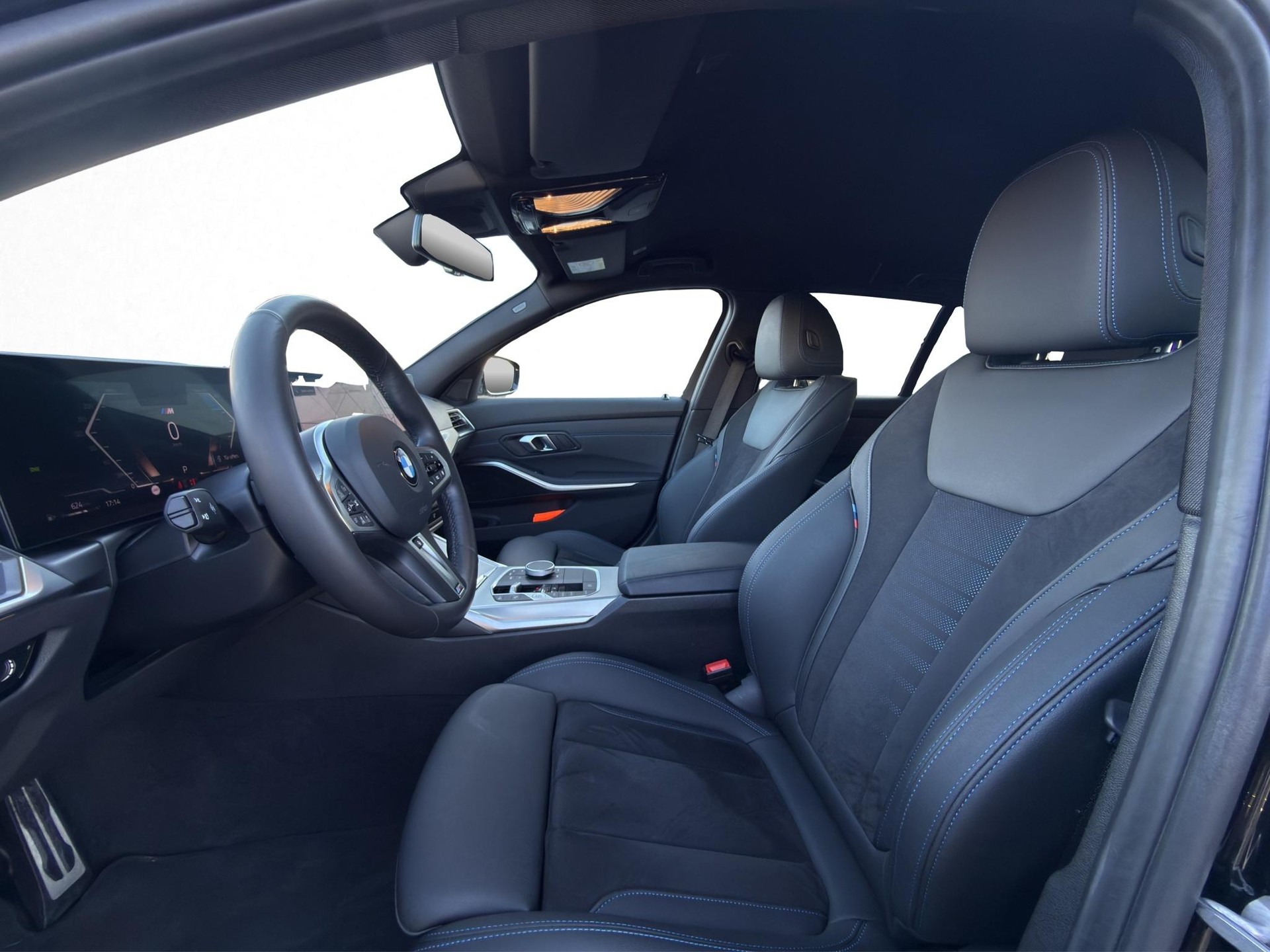 BMW 320d xDrive Touring M Sport-image-12